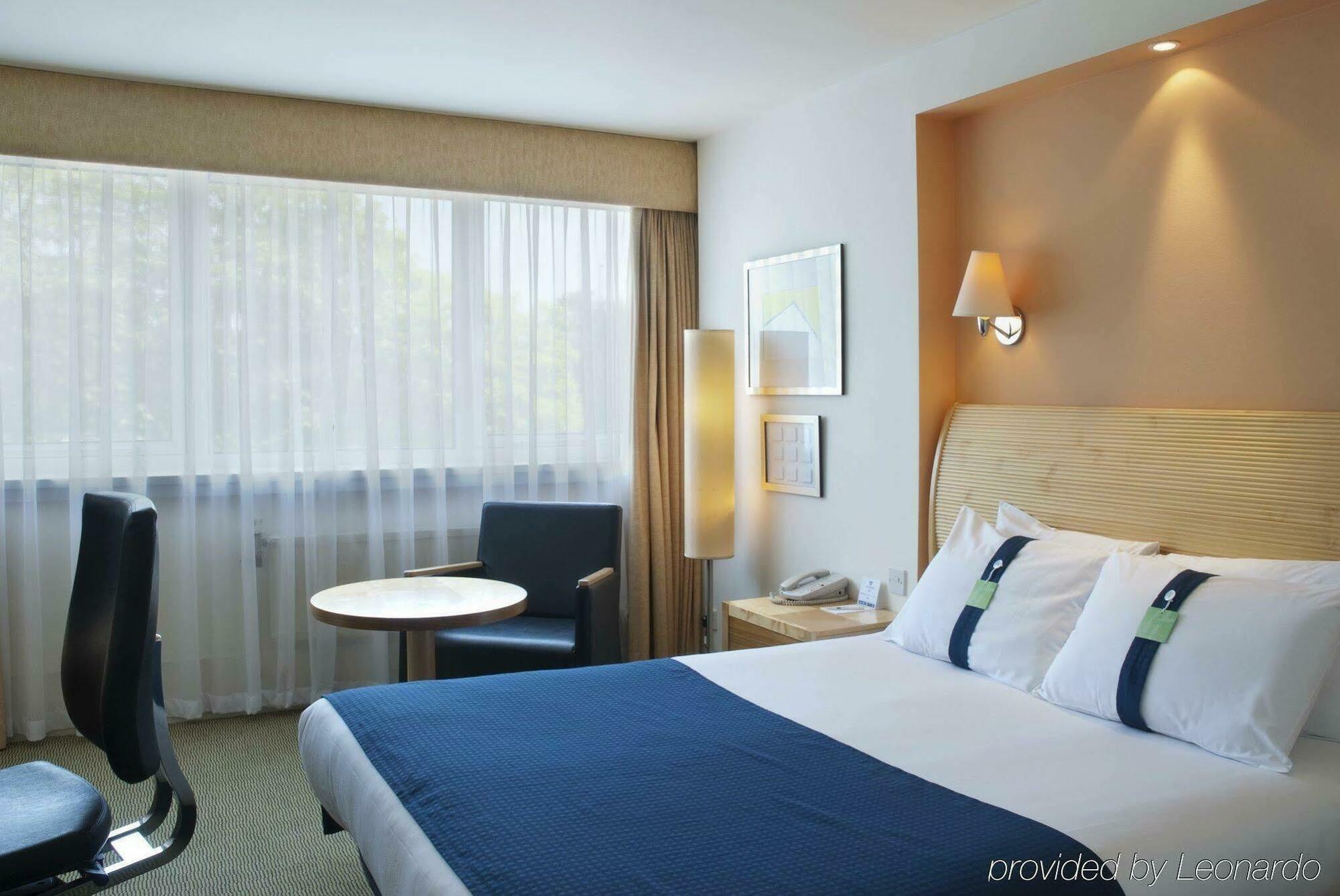 Holiday Inn London - Gatwick Airport, An Ihg Hotel Horley Room photo